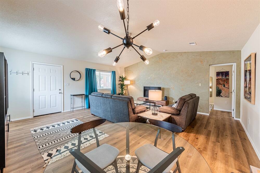 Photo of Livingroom in University Heights