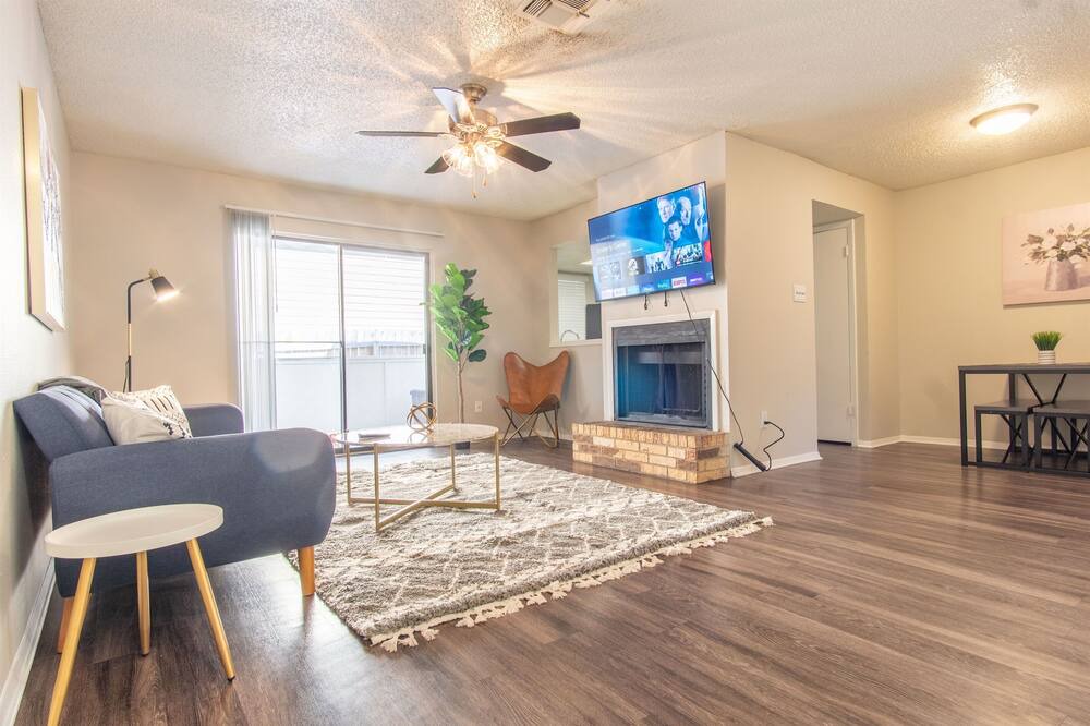 Photo of Livingroom in South Lamar