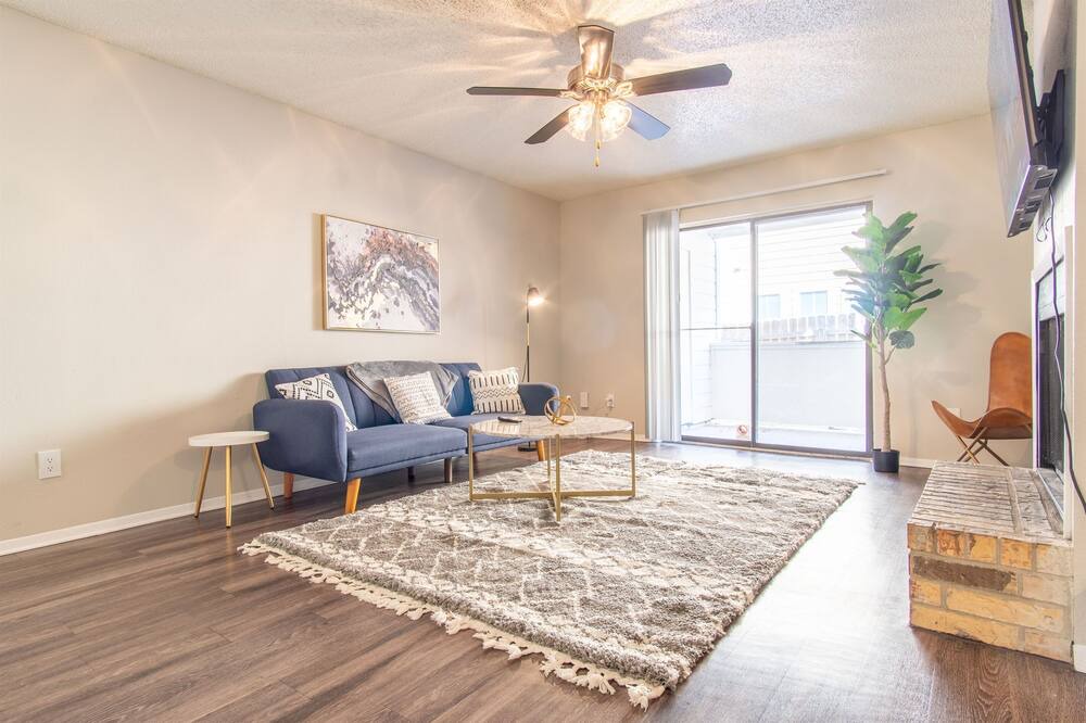 Photo of Livingroom in South Lamar