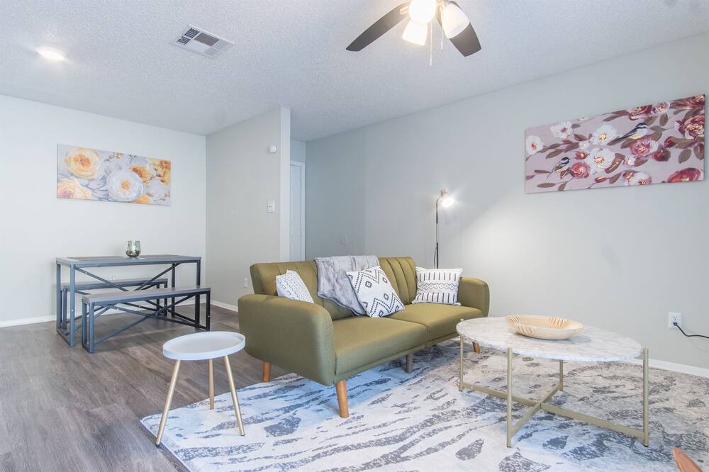 Photo of Livingroom in South Lamar
