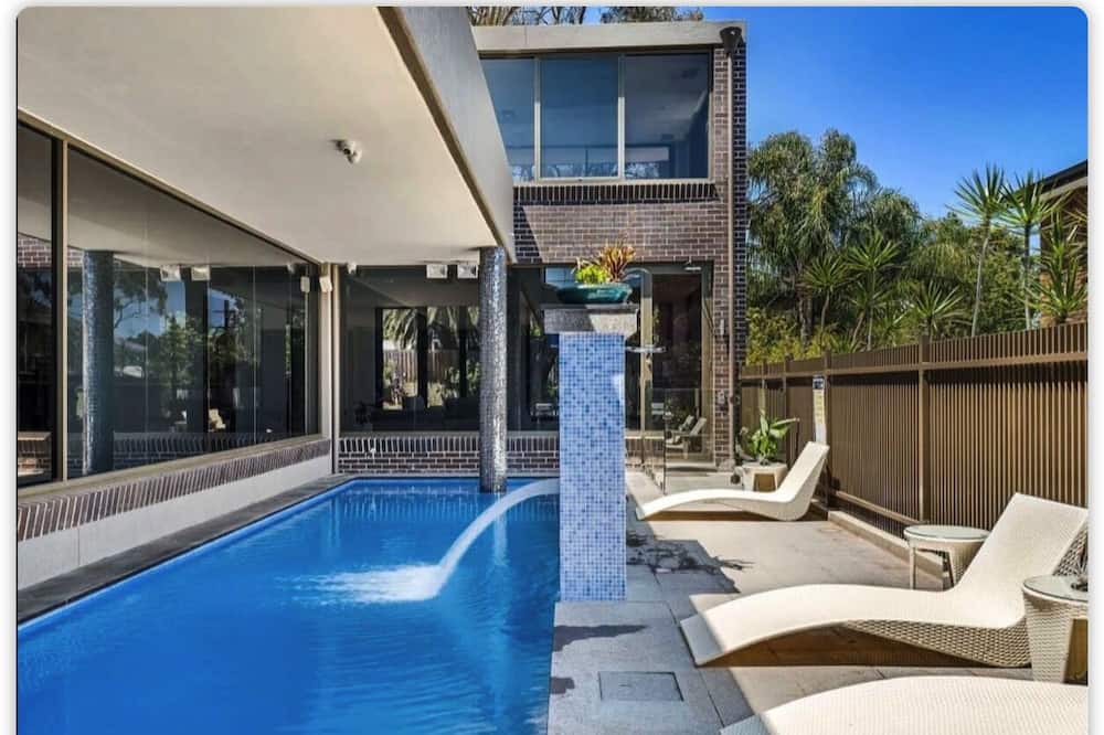 Photo of Outdoor in Putney