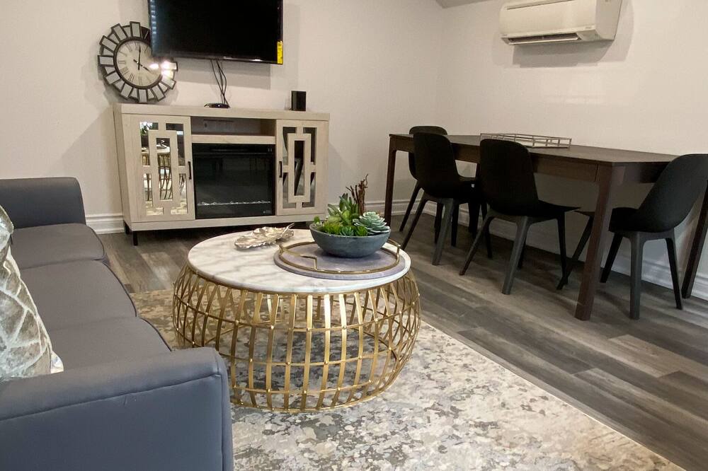 Photo of Livingroom in Port Dover