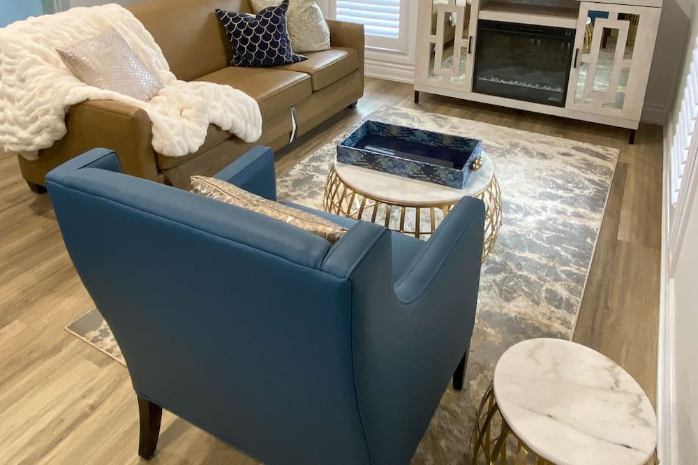 Photo of Livingroom in Port Dover