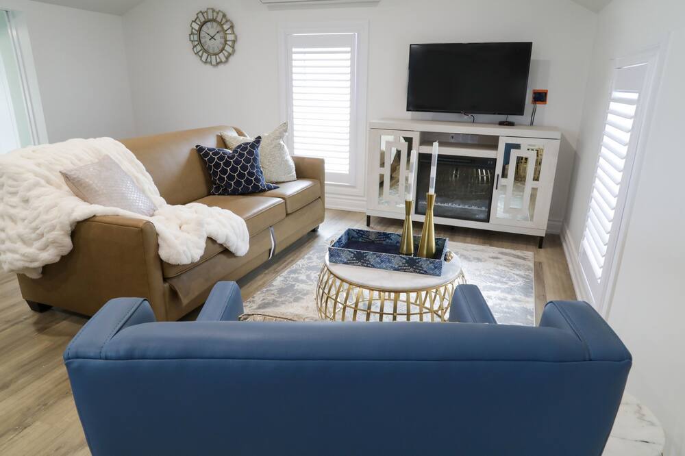 Photo of Livingroom in Port Dover