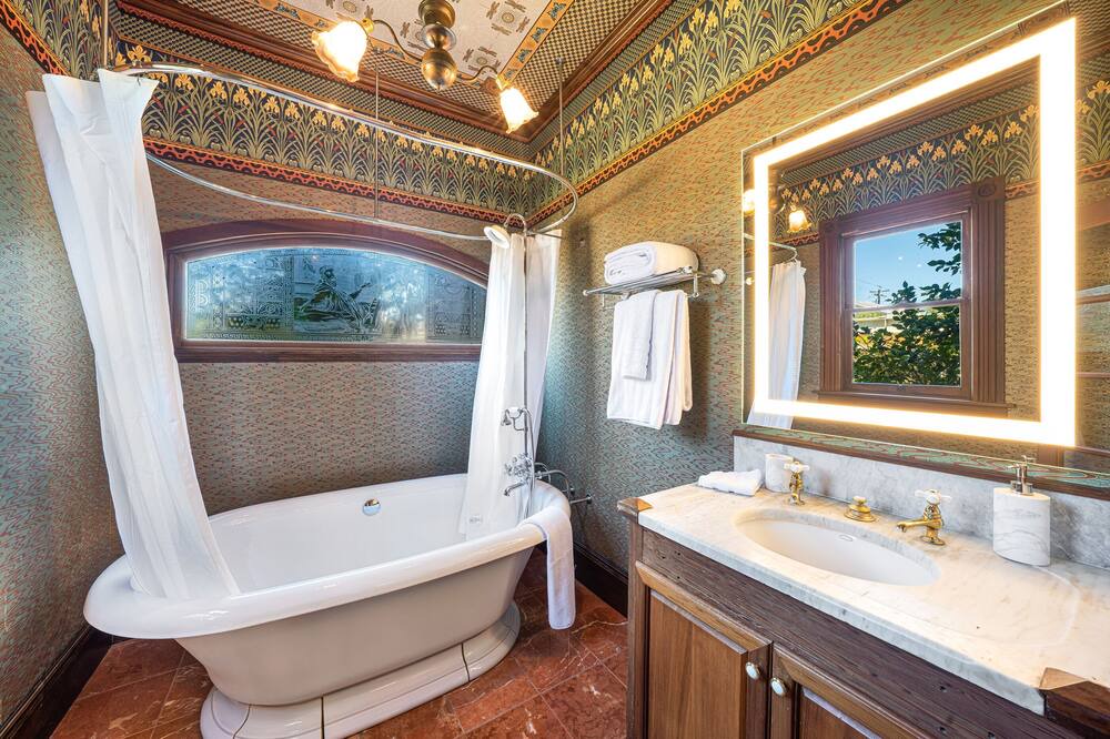 Photo of Bathroom in Geyserville