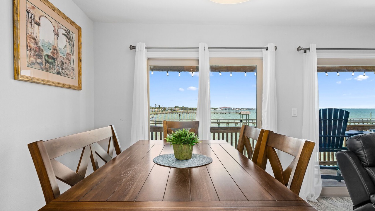 Photo of Patio Balcony in Harbor Oaks