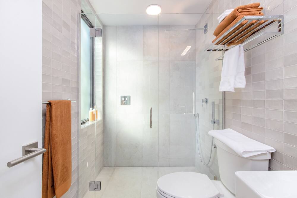 Photo of Bathroom in Randle
