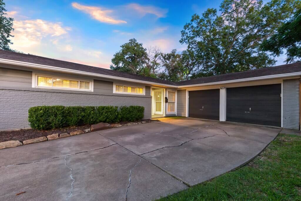 Photo of Outdoor in Woodlake - Briar Meadow
