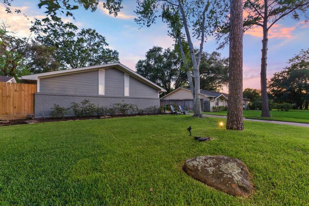 Photo of Outdoor in Woodlake - Briar Meadow