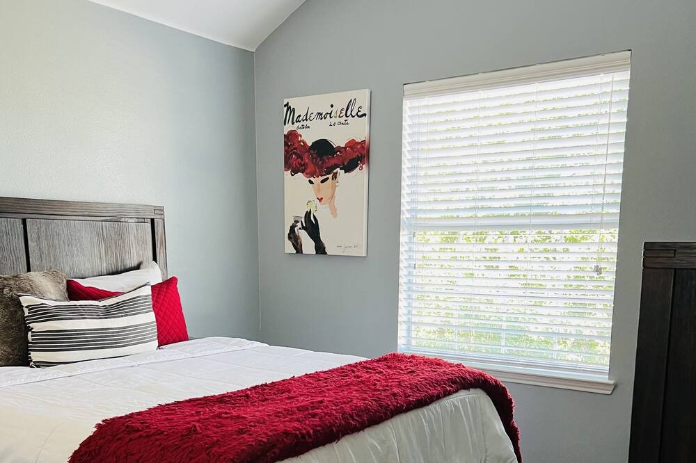 Photo of Bedroom in Forney