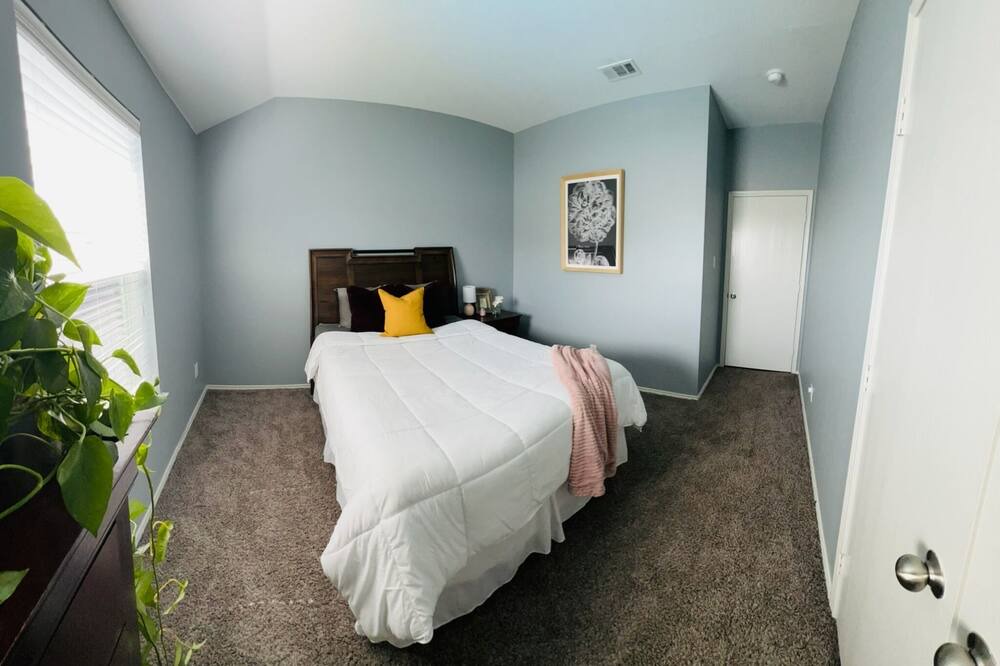 Photo of Bedroom in Forney