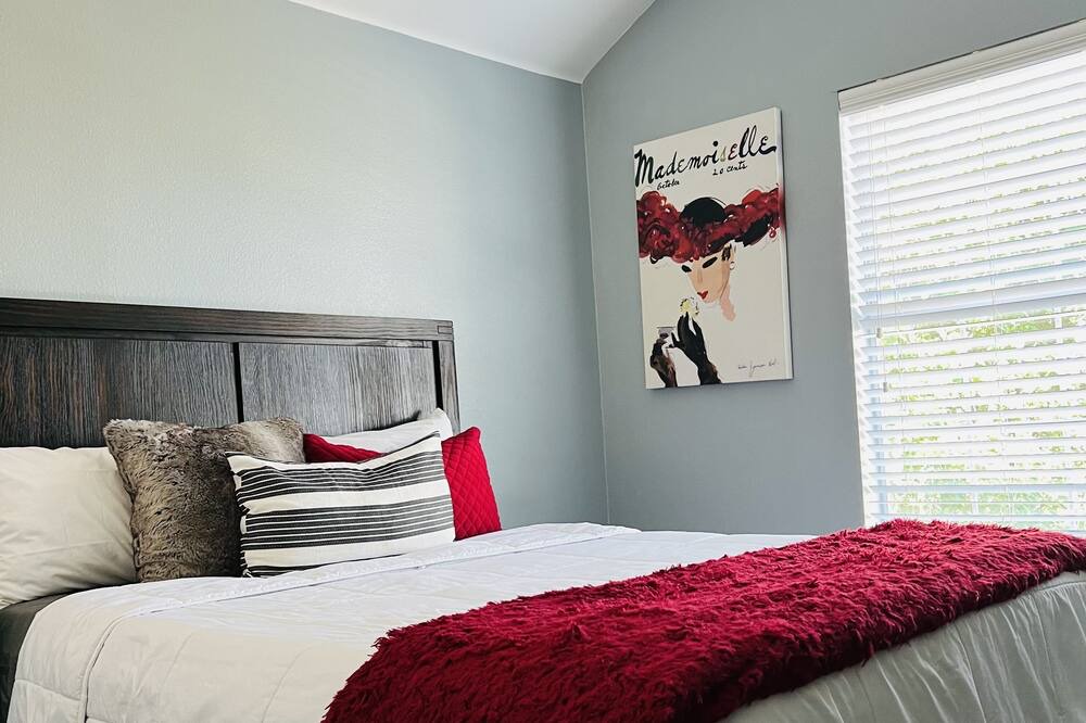 Photo of Bedroom in Forney