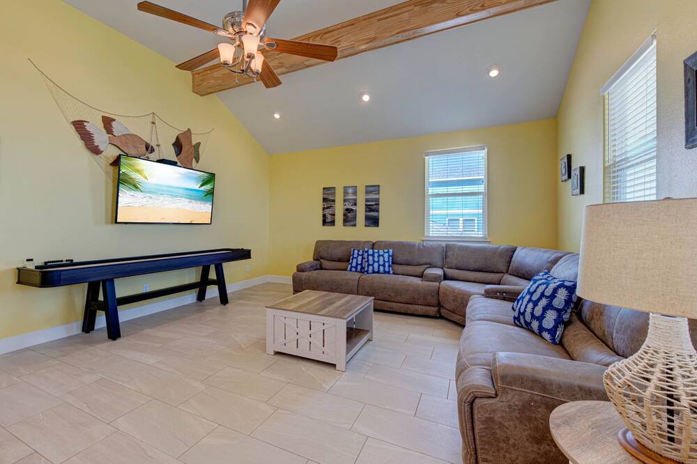 Photo of Livingroom in Safe Harbor