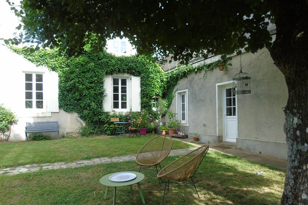 Photo of Outdoor in Marigne-Laille