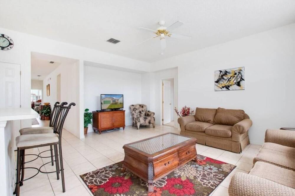 Photo of Livingroom in Windwood Bay