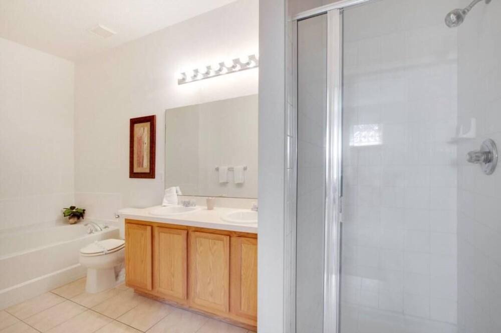 Photo of Bathroom in Windwood Bay