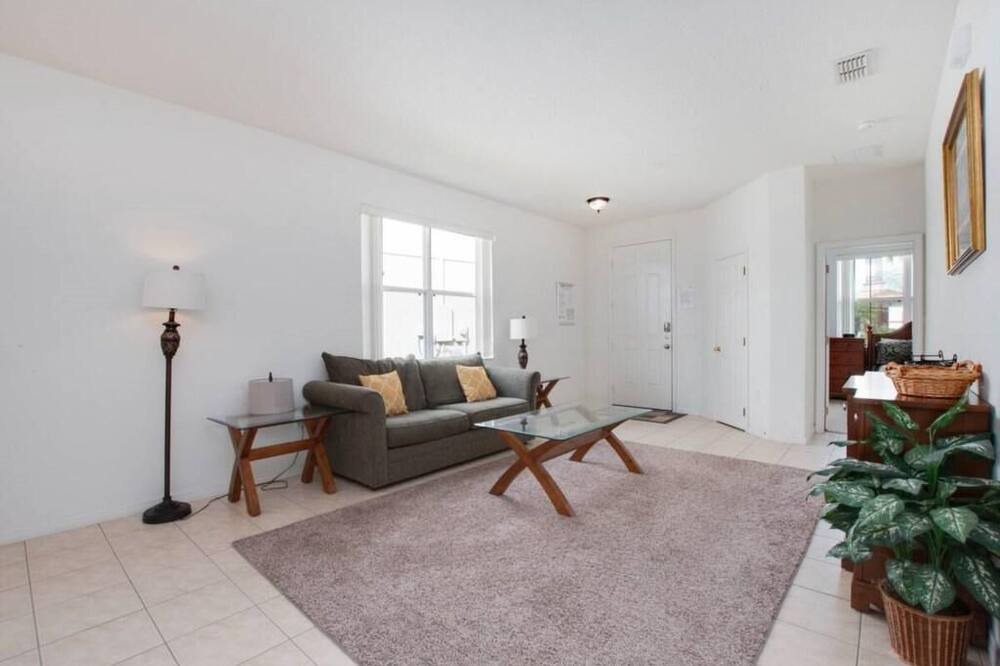 Photo of Livingroom in Windwood Bay