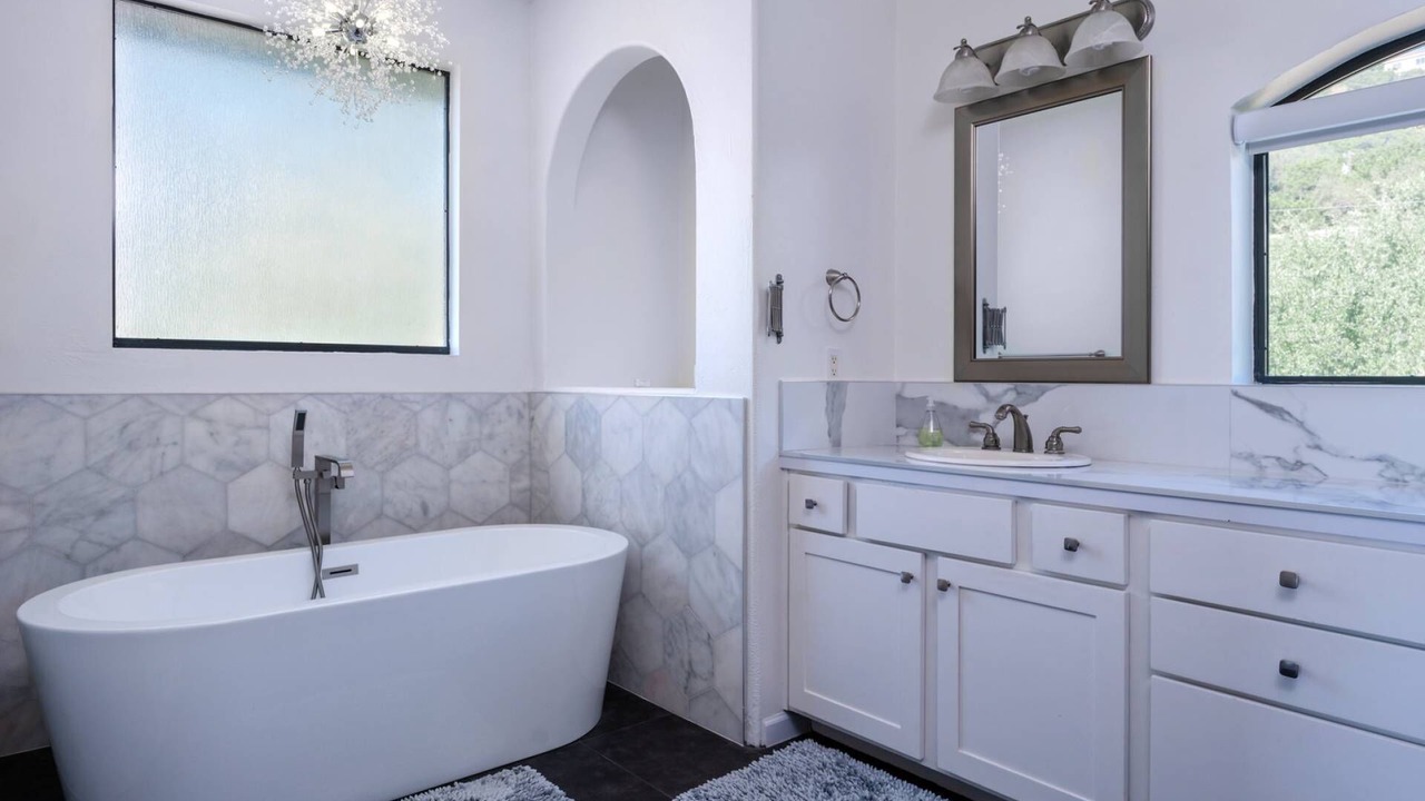 Photo of Bathroom in Comanche Trail