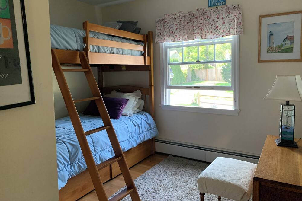 Photo of Bedroom in Teaticket