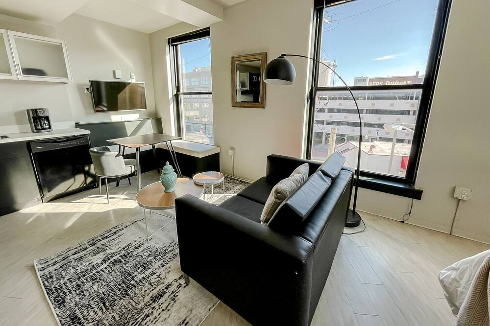 Photo of Livingroom in Downtown Springfield