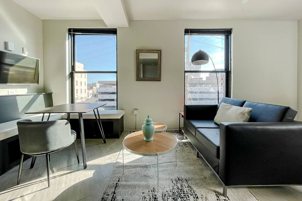 Photo of Livingroom in Downtown Springfield