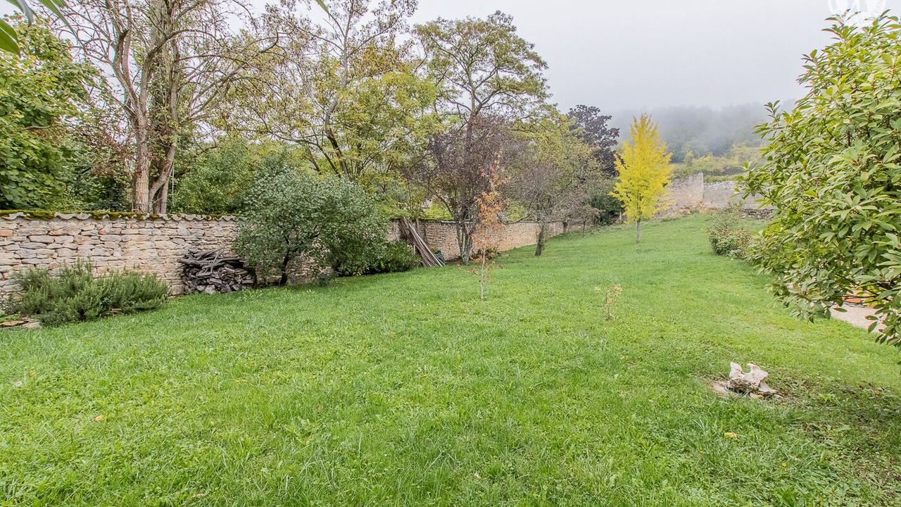 Photo of Outdoor in La Roche-Vineuse