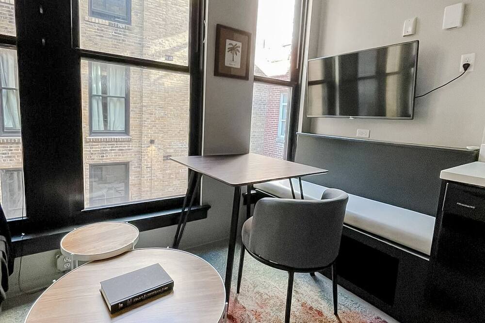 Photo of Livingroom in Downtown Springfield