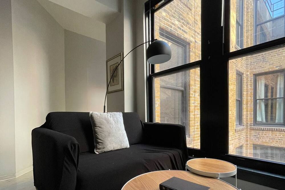 Photo of Livingroom in Downtown Springfield
