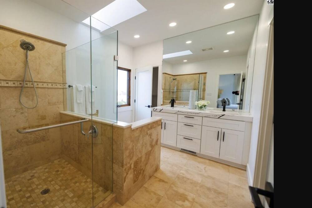Photo of Bathroom in Hutchinson