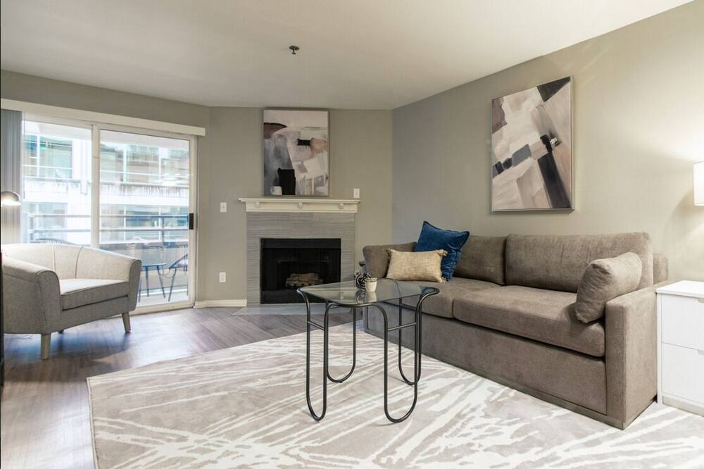 Photo of Livingroom in Belltown