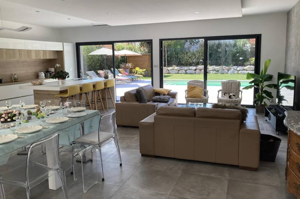 Photo of Livingroom in Bouc-Bel-Air