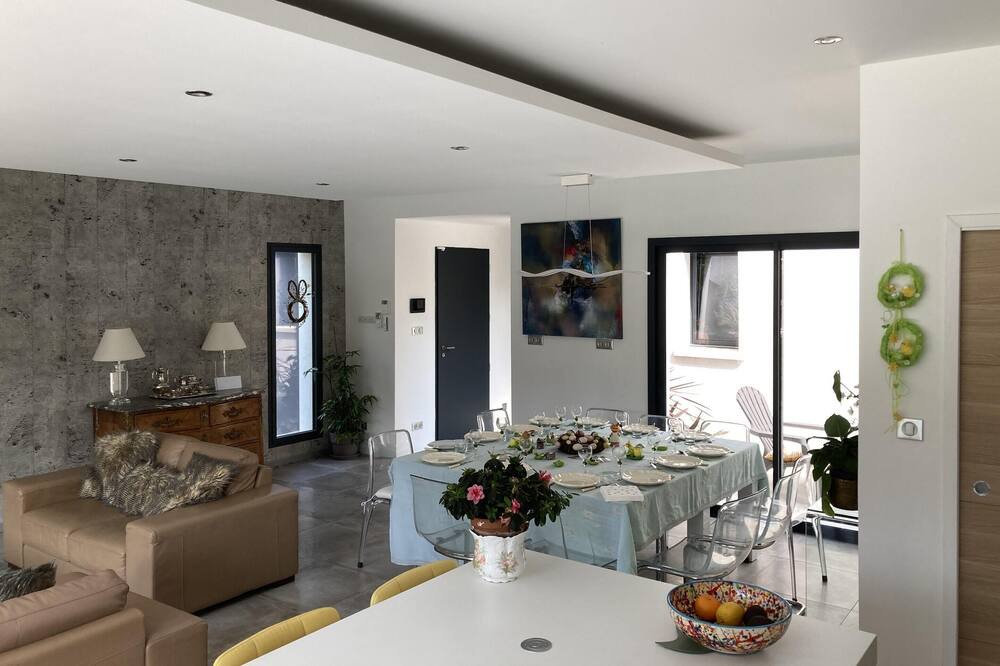 Photo of Livingroom in Bouc-Bel-Air