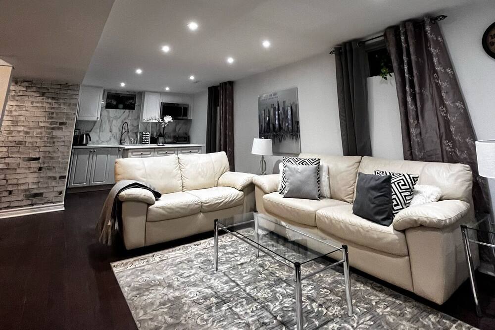 Photo of Livingroom in Richmond Hill