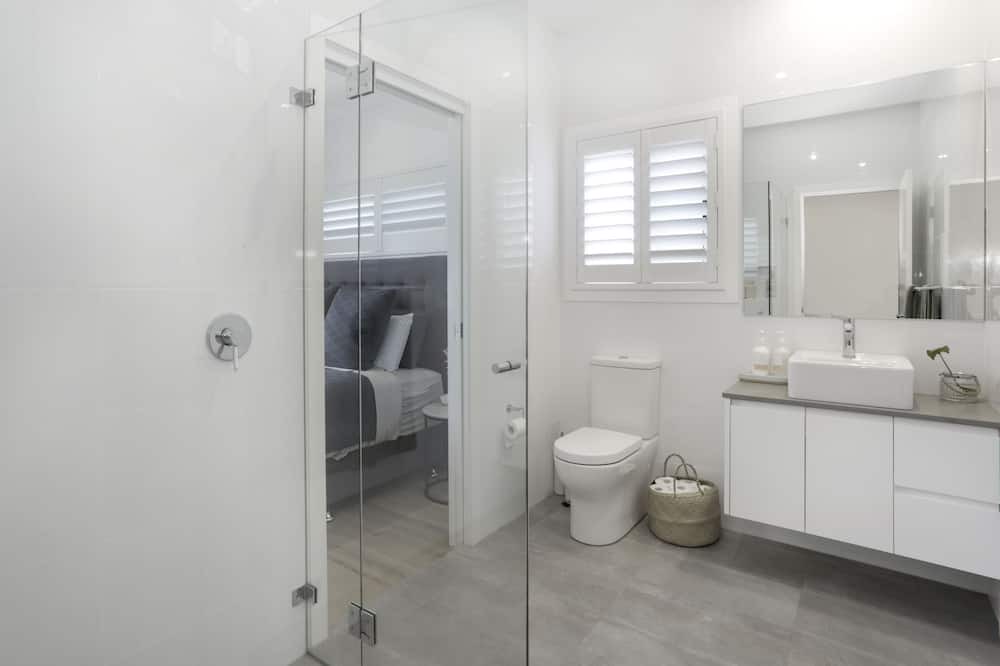 Photo of Bathroom in Avalon Beach
