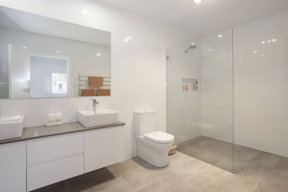 Photo of Bathroom in Avalon Beach