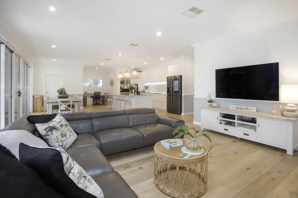 Photo of Livingroom in Avalon Beach