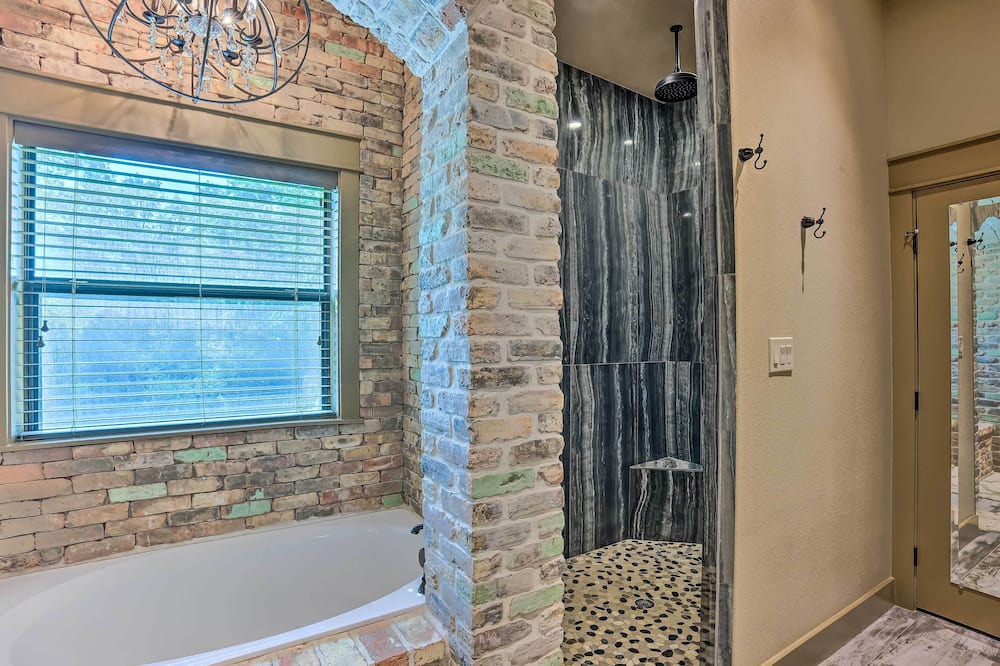 Photo of Bathroom in Wellborn