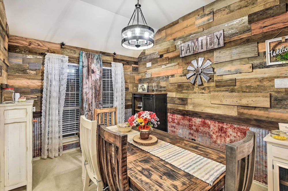 Photo of Livingroom in Burleson