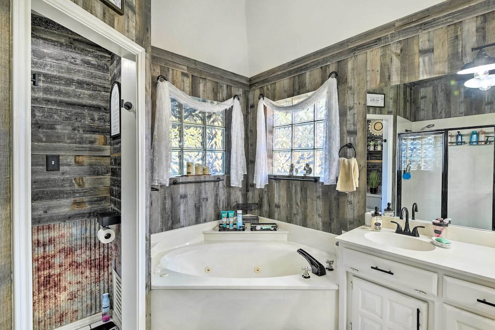Photo of Bathroom in Burleson