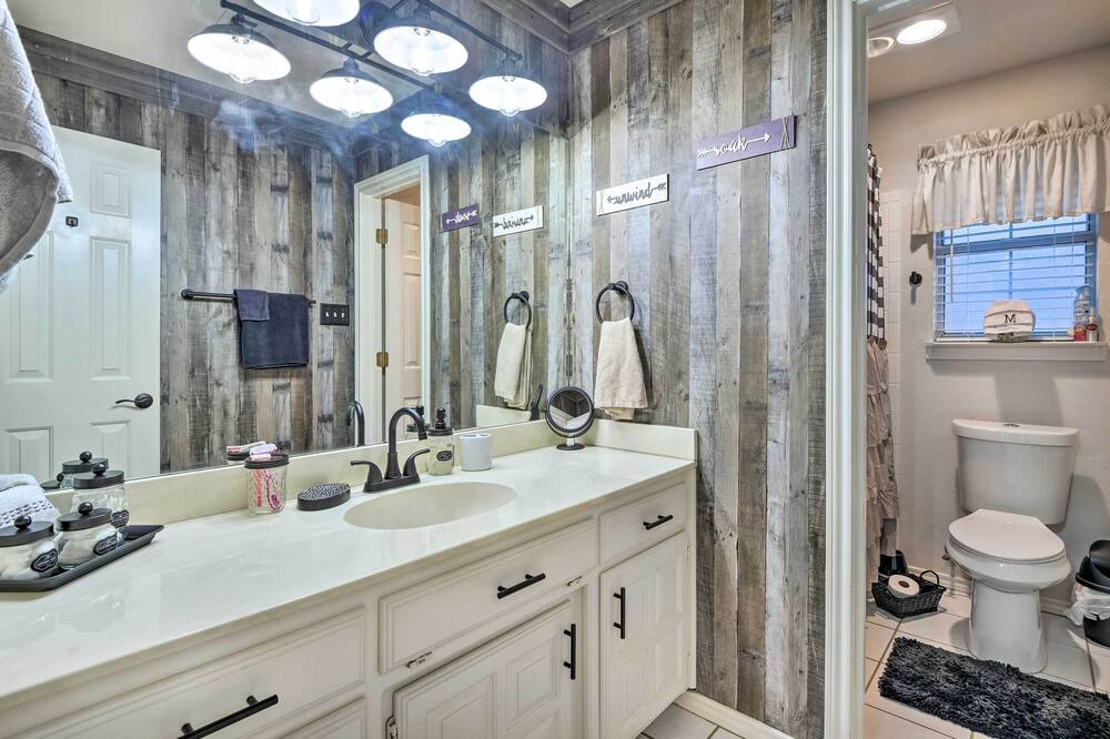 Photo of Bathroom in Burleson
