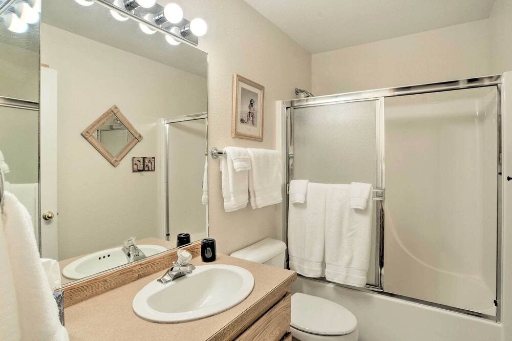 Photo of Bathroom in Klamath Falls