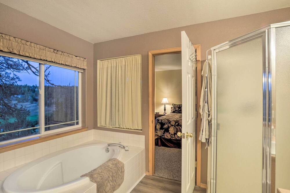 Photo of Bathroom in Klamath Falls