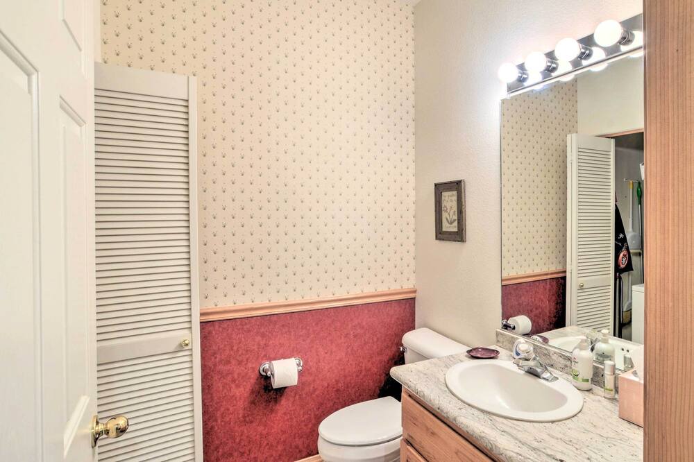 Photo of Bathroom in Klamath Falls