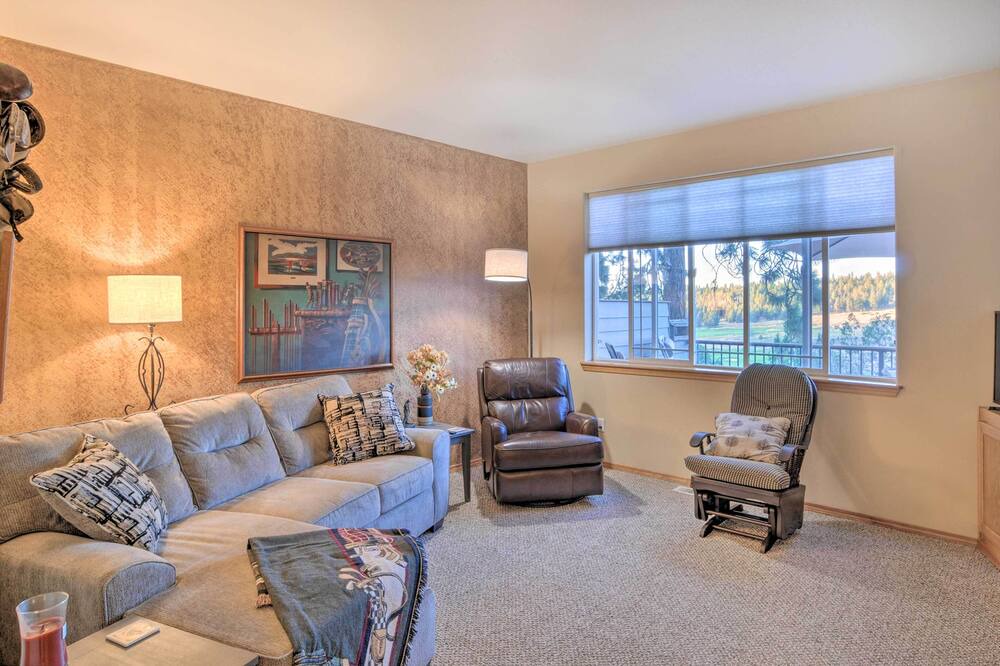 Photo of Livingroom in Klamath Falls