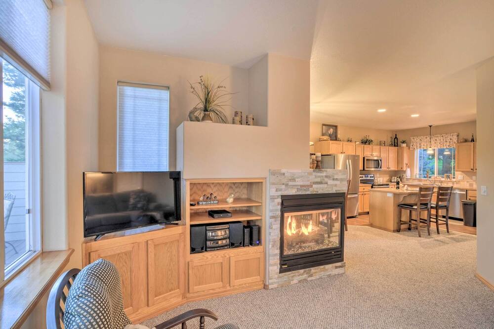 Photo of Livingroom in Klamath Falls