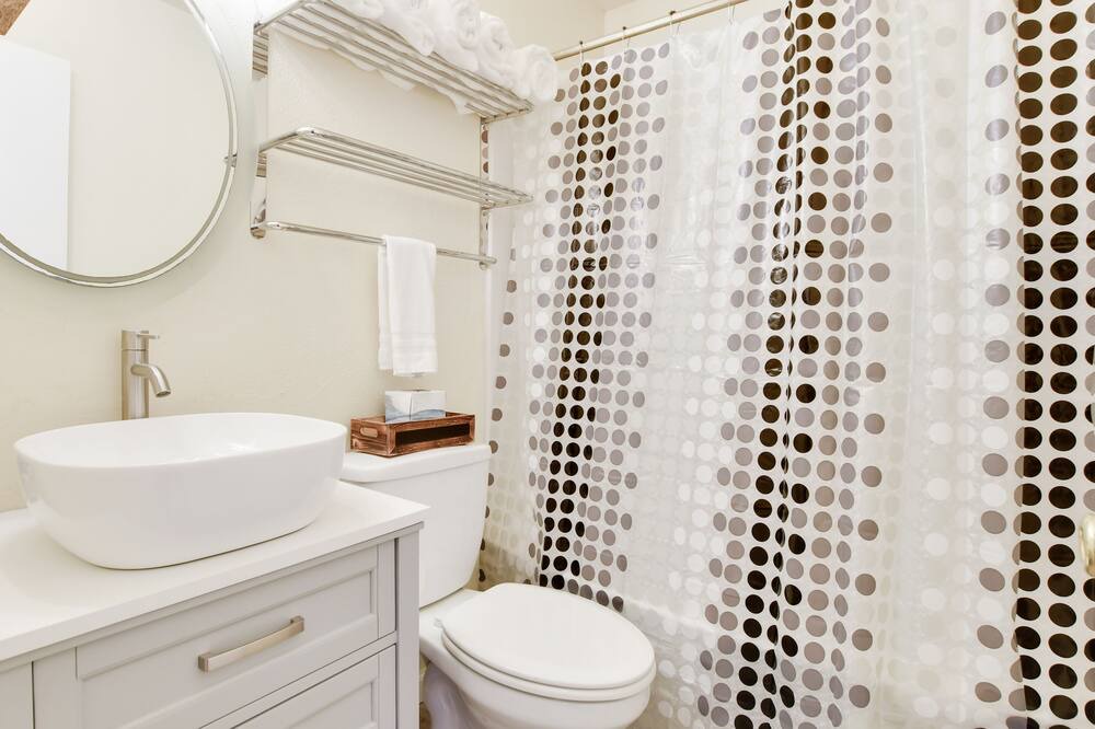 Photo of Bathroom in Scofield Farms