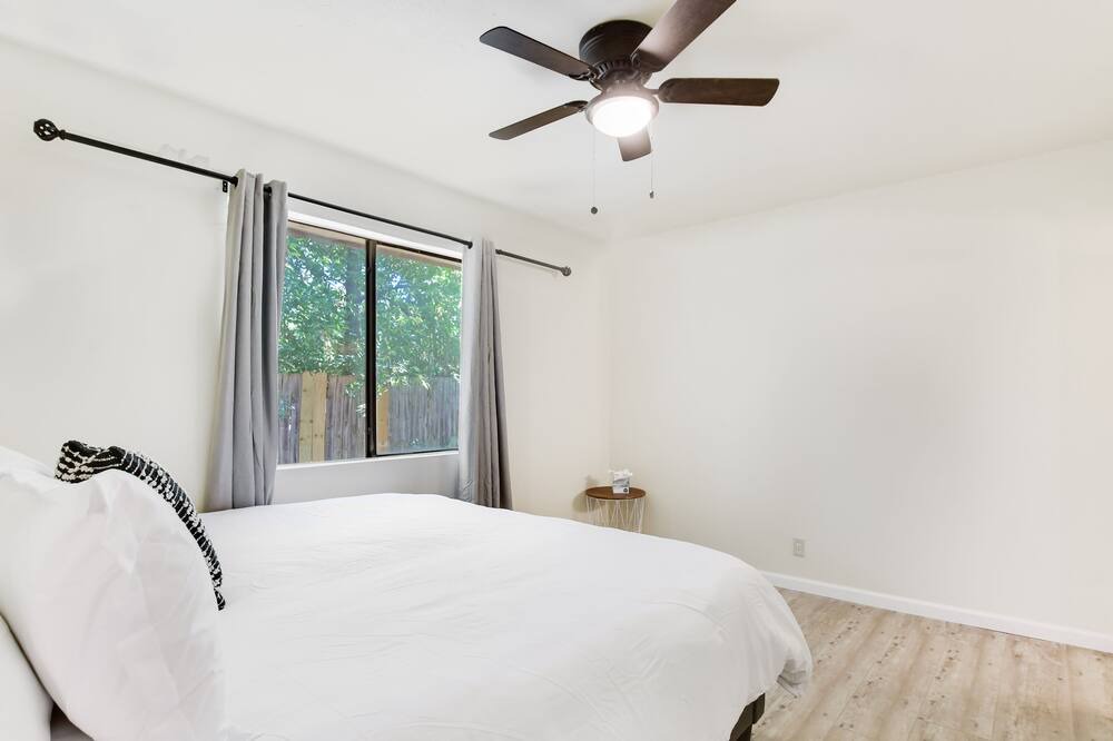 Photo of Bedroom in Scofield Farms