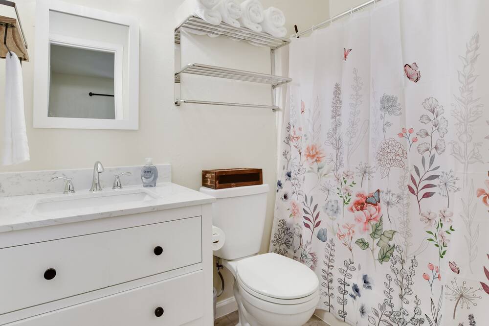 Photo of Bathroom in Scofield Farms
