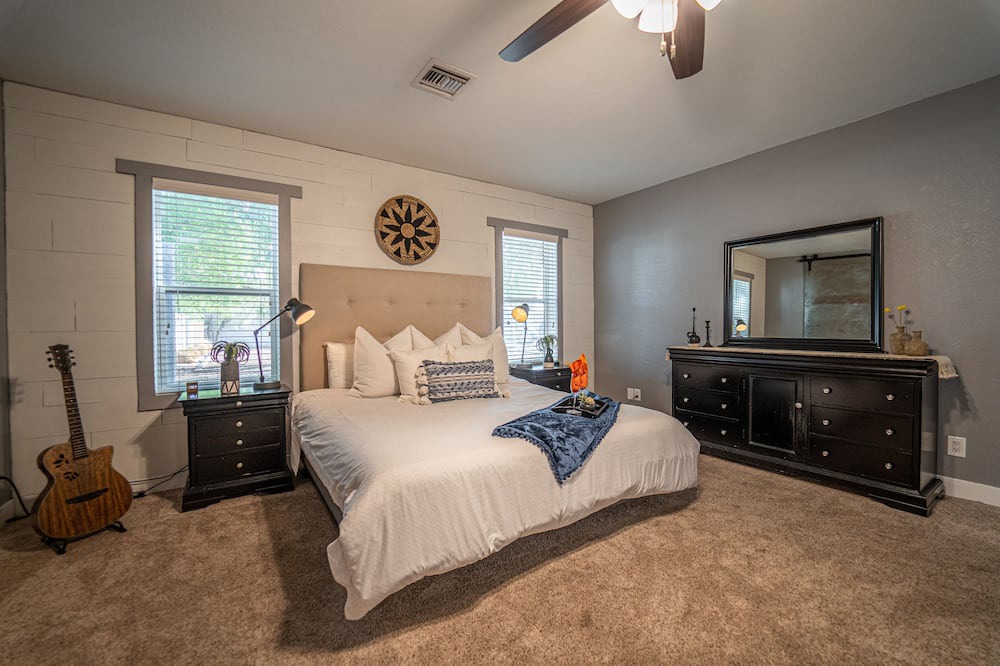 Photo of Bedroom in North Center Revitalization Association