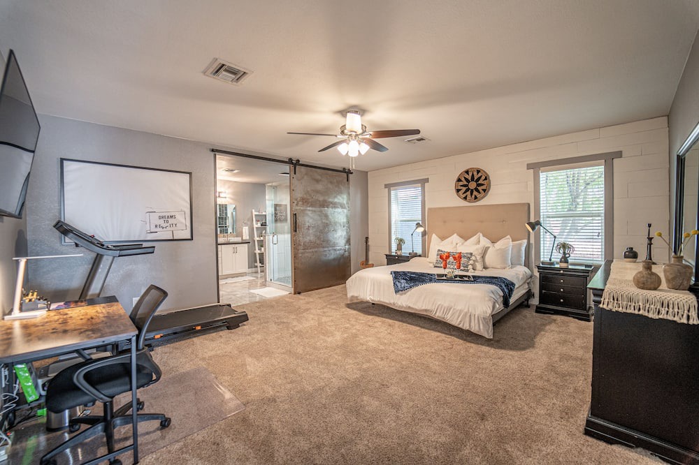 Photo of Bedroom in North Center Revitalization Association